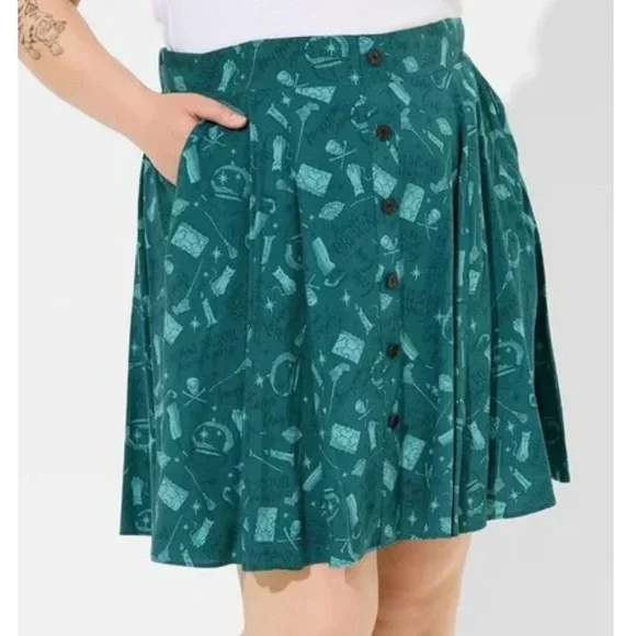 New Torrid Size 1 (14/16) Disney Hocus Pocus Mini Challis Button Front Skirt NWT - Picture 4 of 14